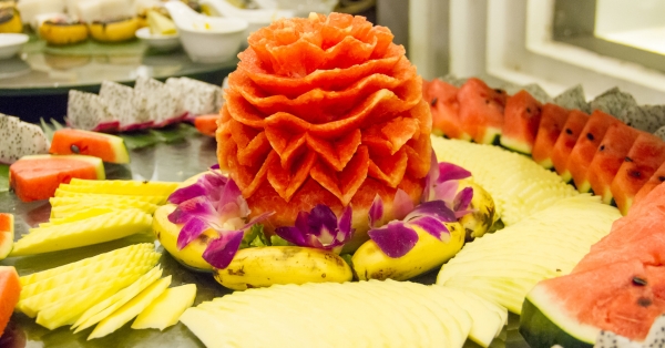 עיצוב השולחן באמצעות פירות