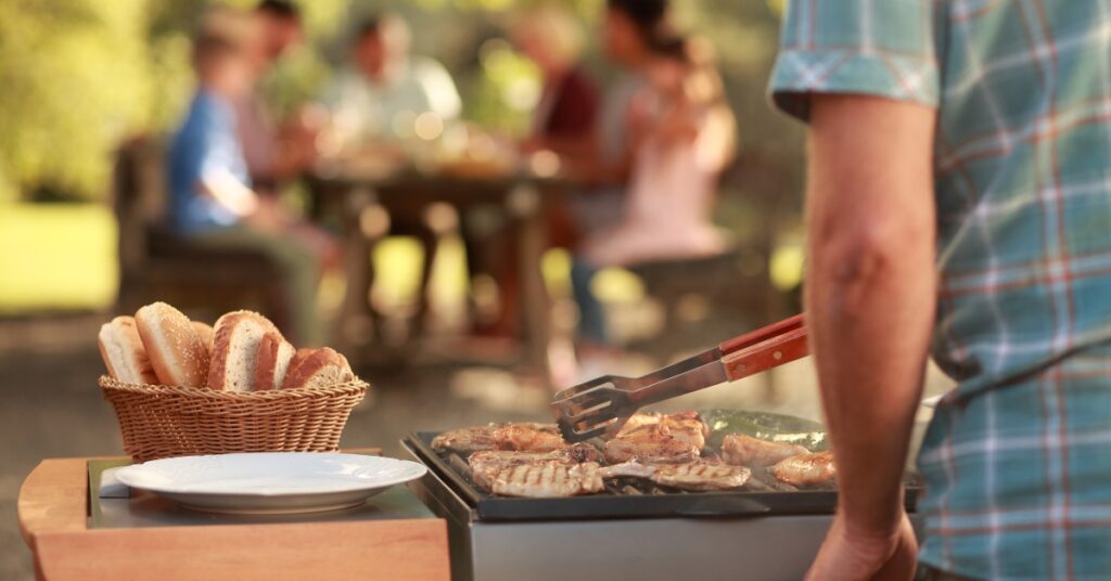 מסיבת ברביקיו עם חברים